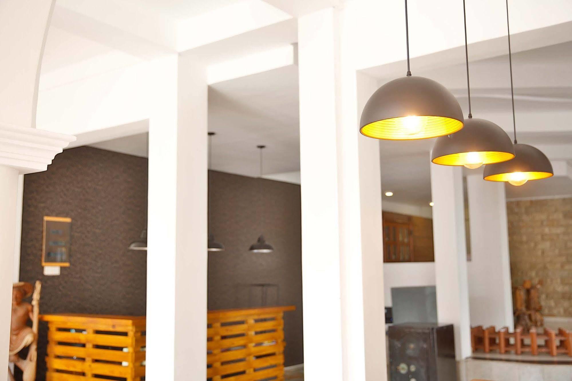 The Reef Beach Hotel Negombo Exterior photo